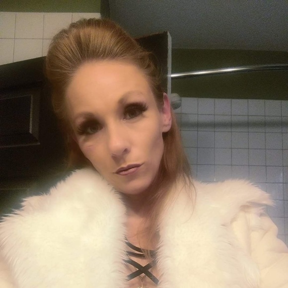 Meet your Posher, Melissa - Picture 1 of 1